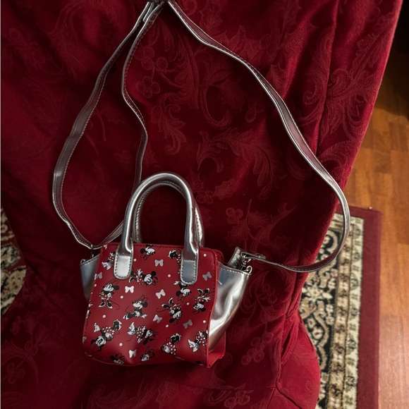 Minnie Mouse Disney Park Small Crossbody bag Silver & Red - Picture 6 of 8